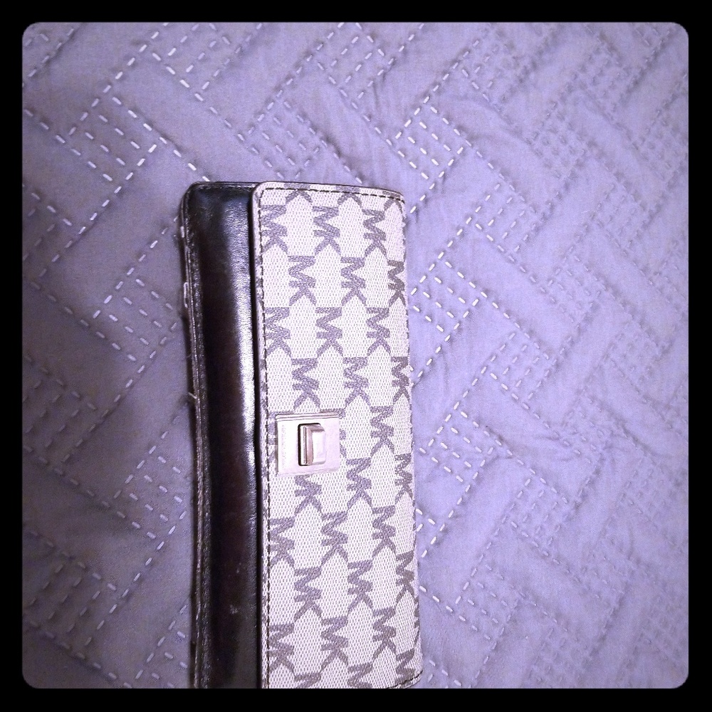 Michael kors skinny wallet